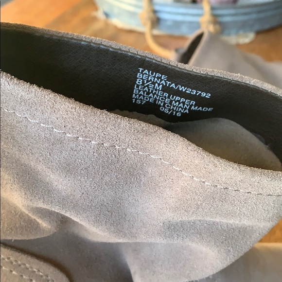 White Mountain brand 8.5 size taupe suede boot - Picture 3 of 3